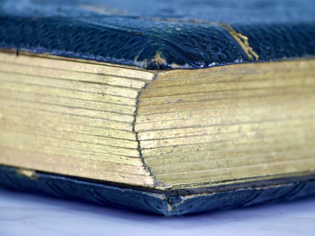 Антикварний фотоальбом