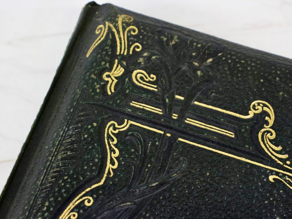 Антикварний фотоальбом