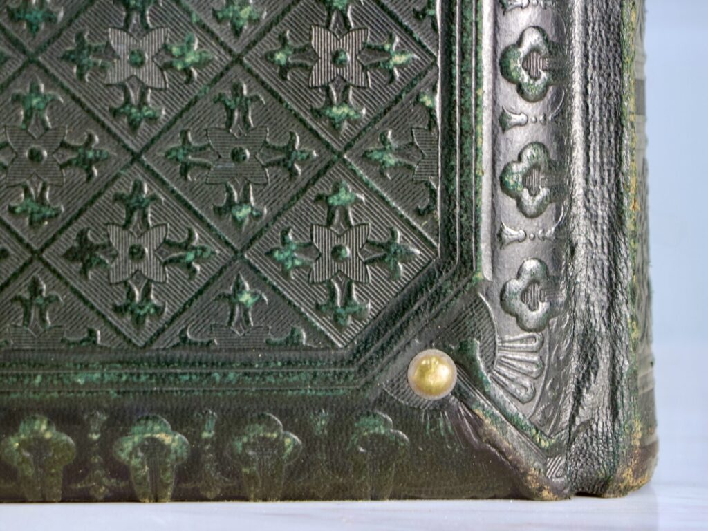 Антикварний фотоальбом