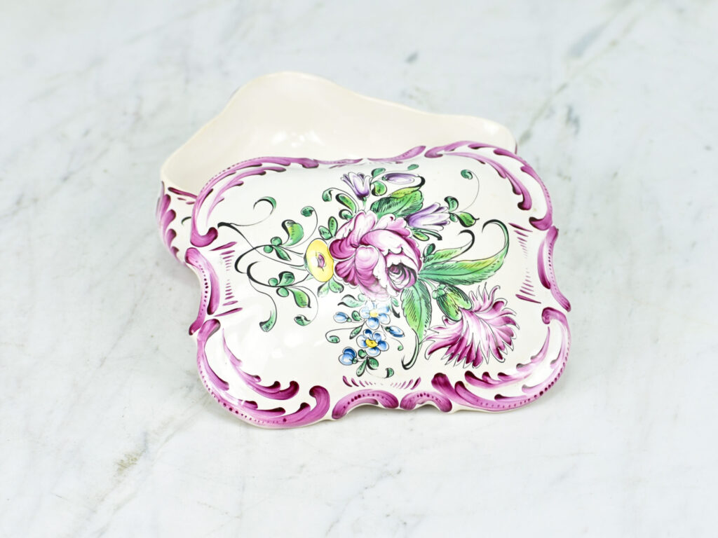 Порцелянова шкатулка з ручним розписом