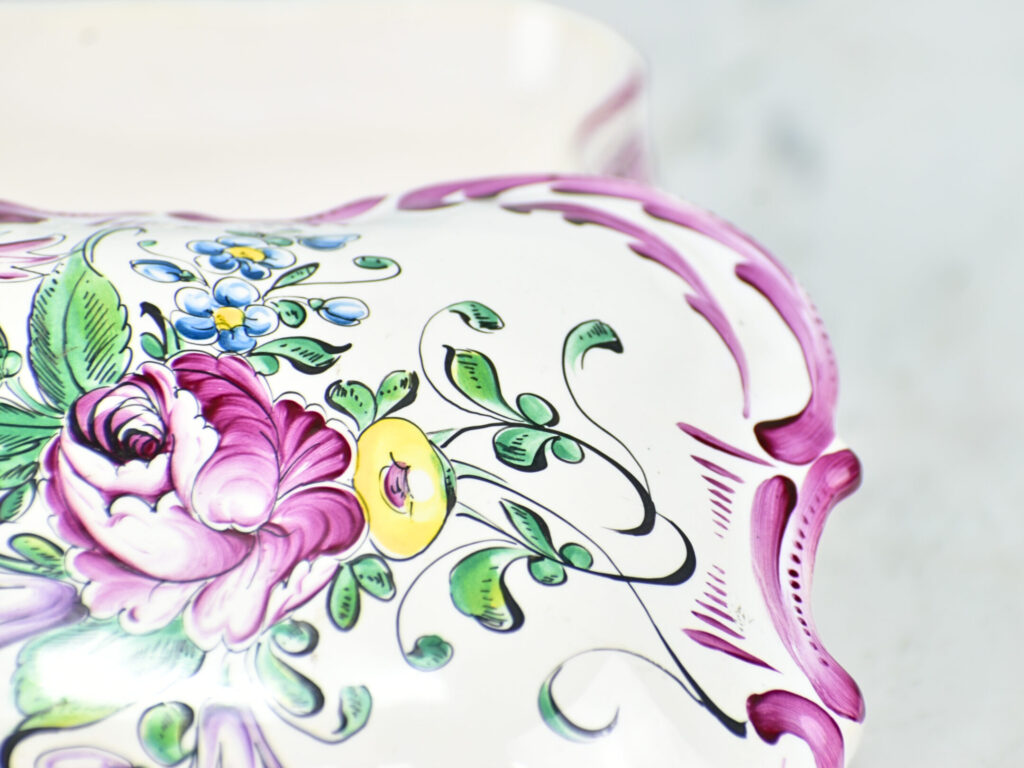 Порцелянова шкатулка з ручним розписом