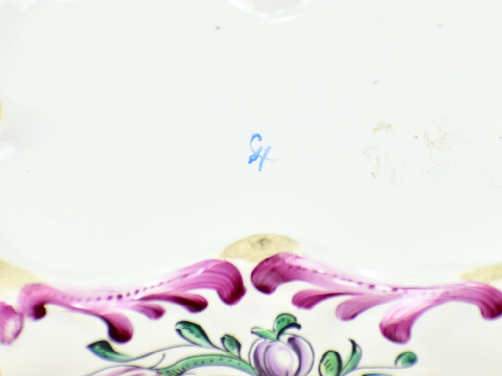 Порцелянова шкатулка з ручним розписом