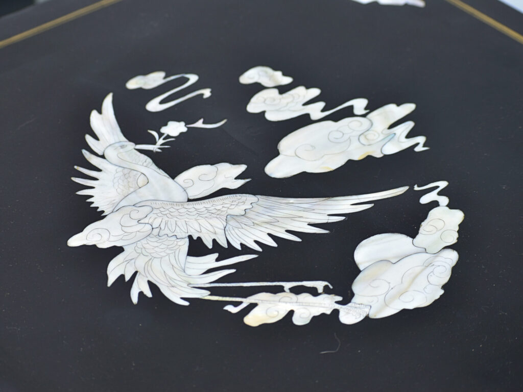 Вінтажні тумбочки в стилі Шинуазрі