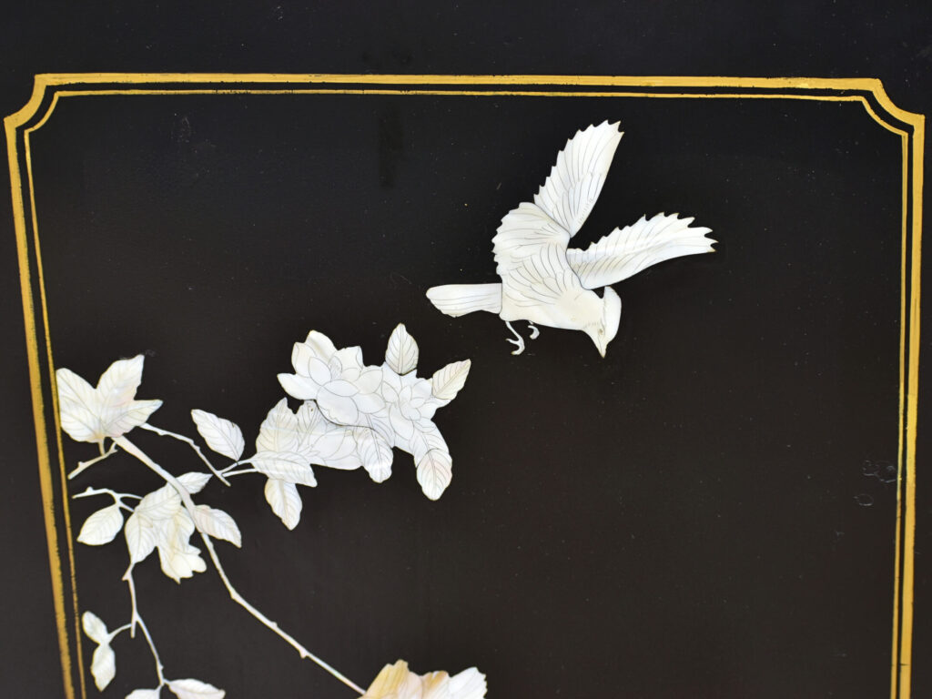 Вінтажні тумбочки в стилі Шинуазрі