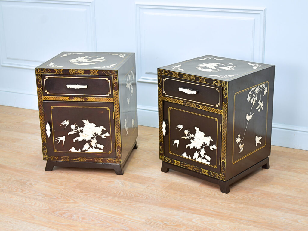 Вінтажні тумбочки в стилі Шинуазрі