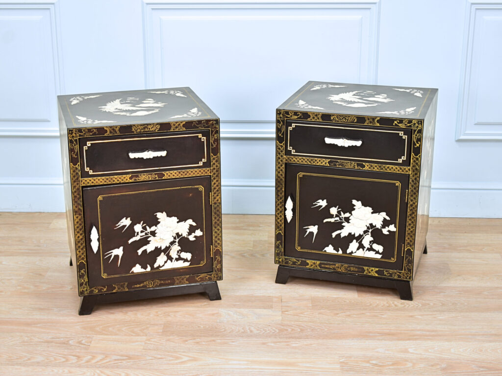 Вінтажні тумбочки в стилі Шинуазрі