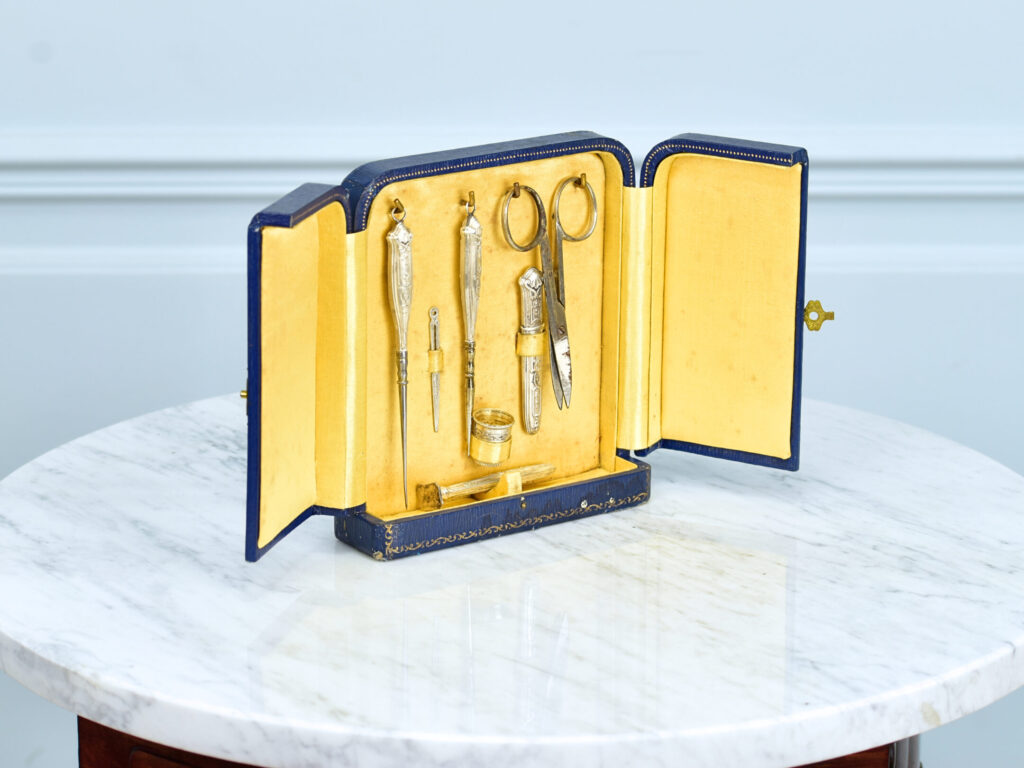 IMG_9404 Антикварний швейний набір