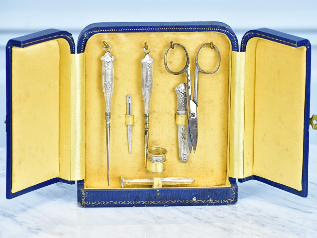 IMG_9406 Антикварний швейний набір