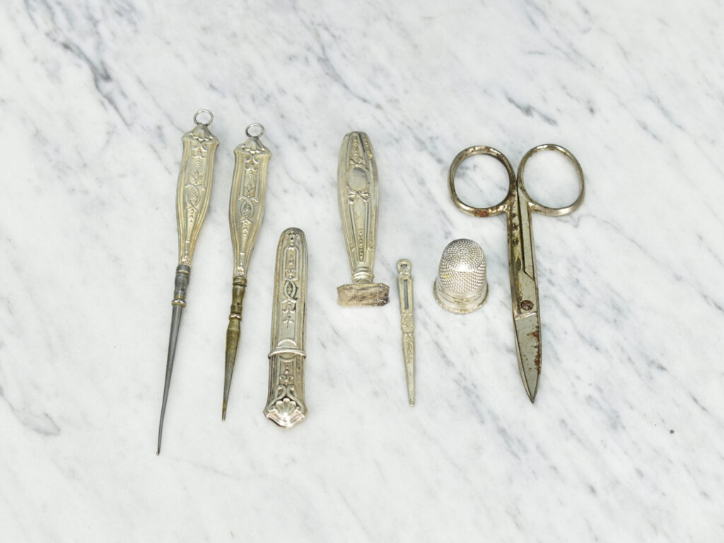 IMG_9408 Антикварний швейний набір