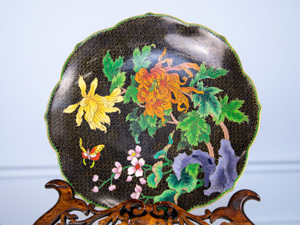 Антикварні декоративні тарілки в техніці Клуазоне