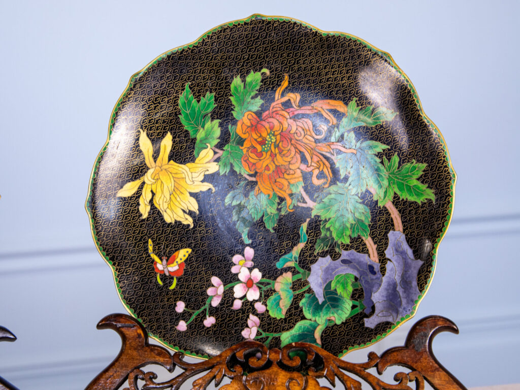Антикварні декоративні тарілки в техніці Клуазоне