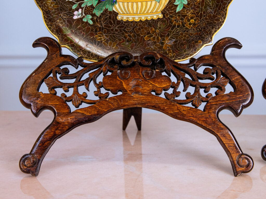 Антикварні декоративні тарілки в техніці Клуазоне