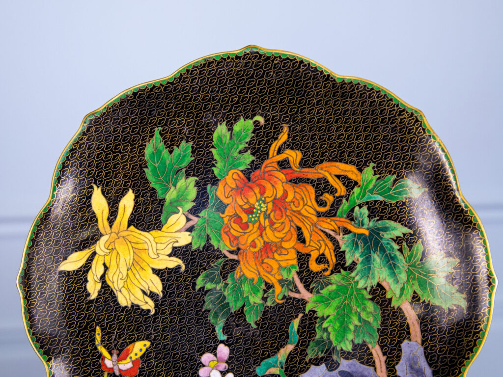Антикварні декоративні тарілки в техніці Клуазоне