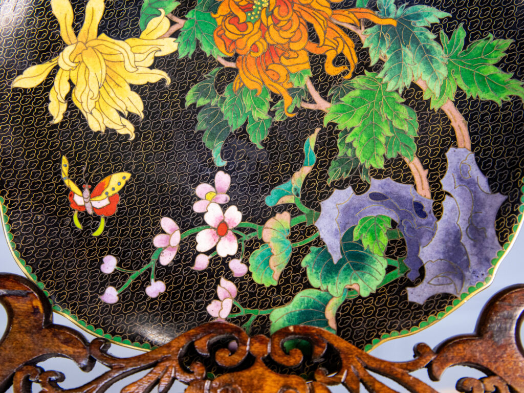 Антикварні декоративні тарілки в техніці Клуазоне