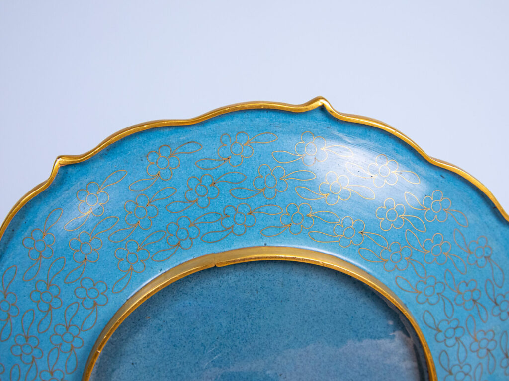 Антикварні декоративні тарілки в техніці Клуазоне