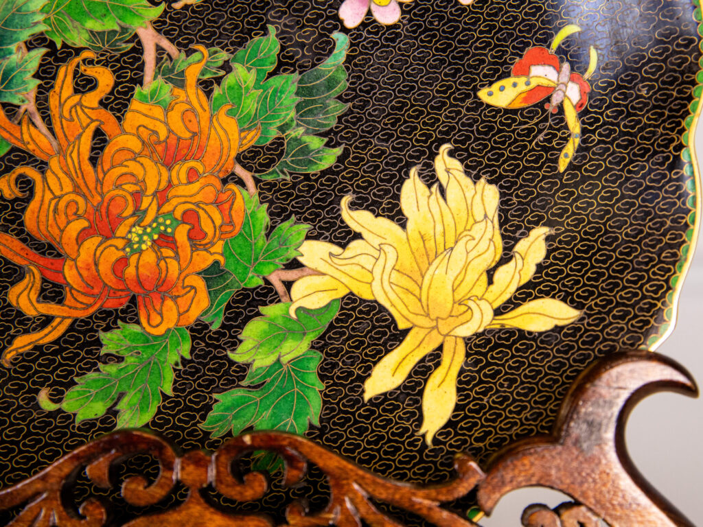 Антикварні декоративні тарілки в техніці Клуазоне