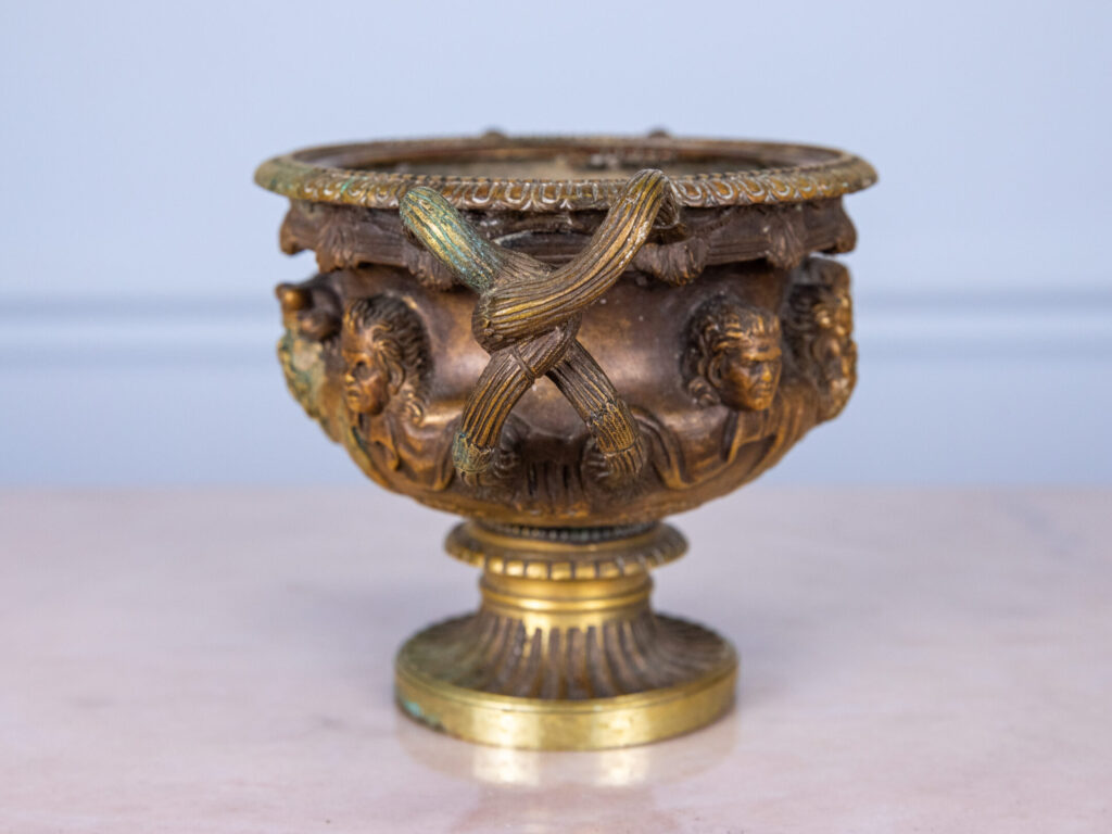 Антикварна ваза «Ворік» (Warwick Vase)