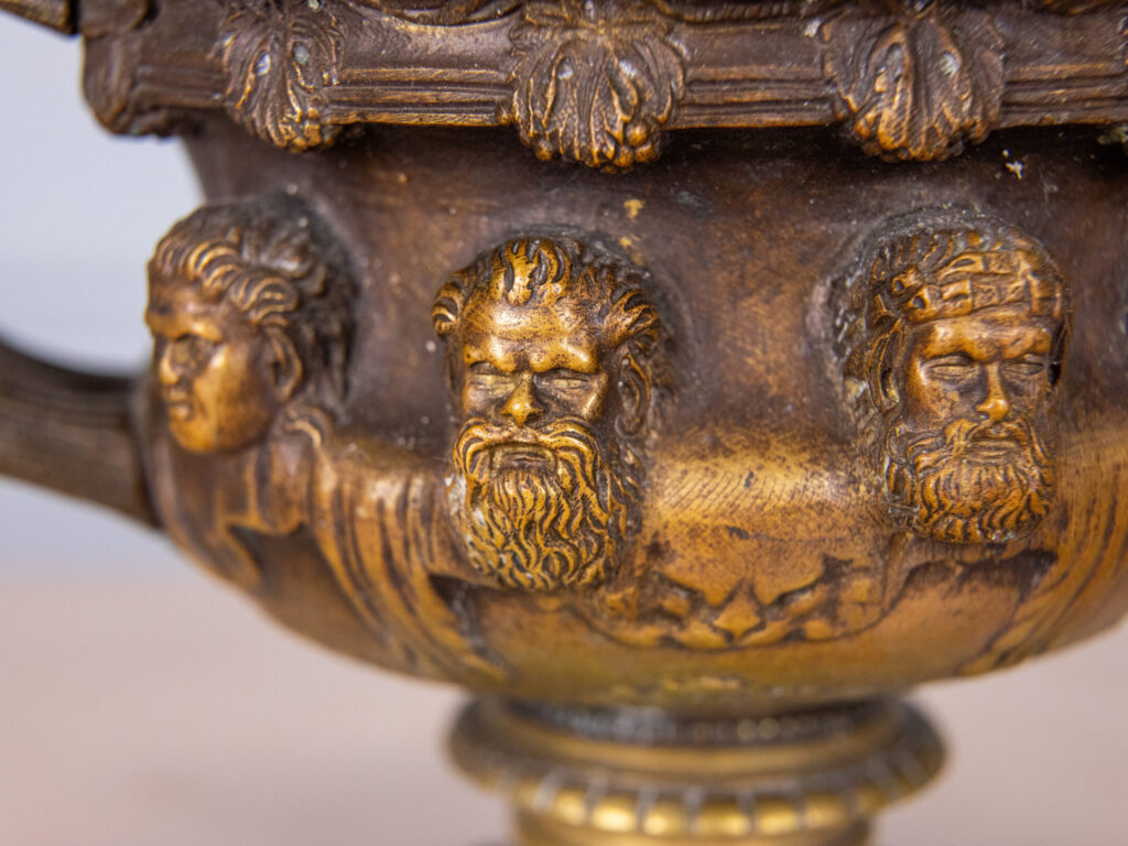 Антикварна ваза «Ворік» (Warwick Vase)