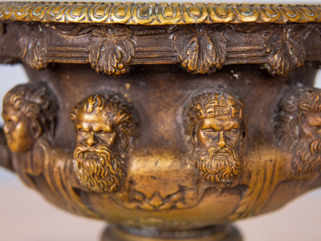 Антикварна ваза «Ворік» (Warwick Vase)