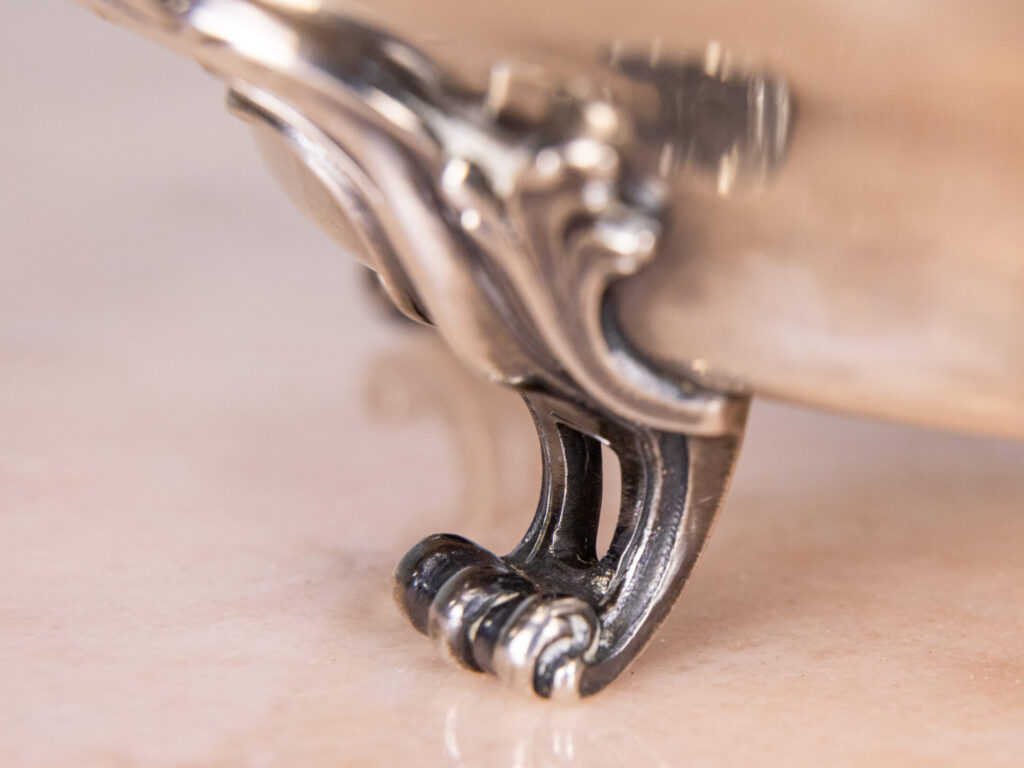 Антикварна срібна супниця