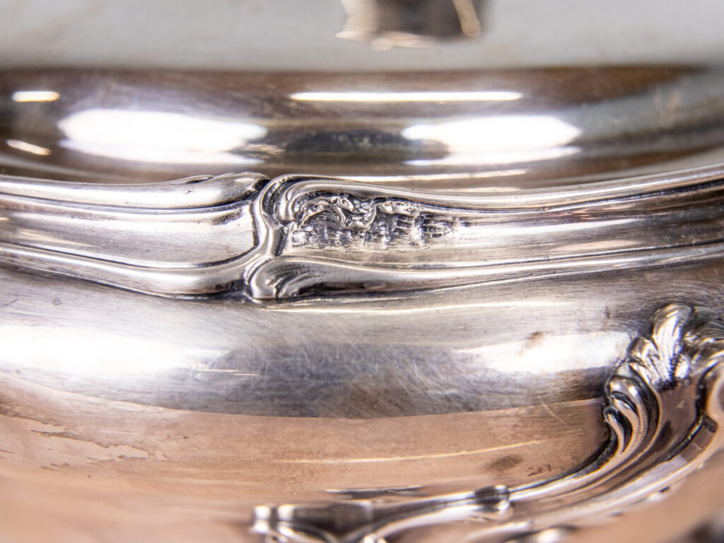 Антикварна срібна супниця