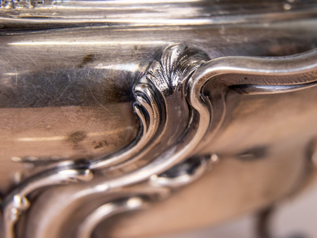 Антикварна срібна супниця