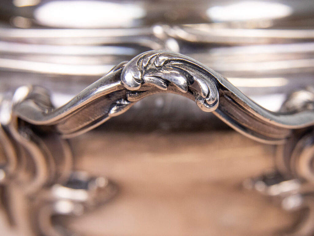 Антикварна срібна супниця