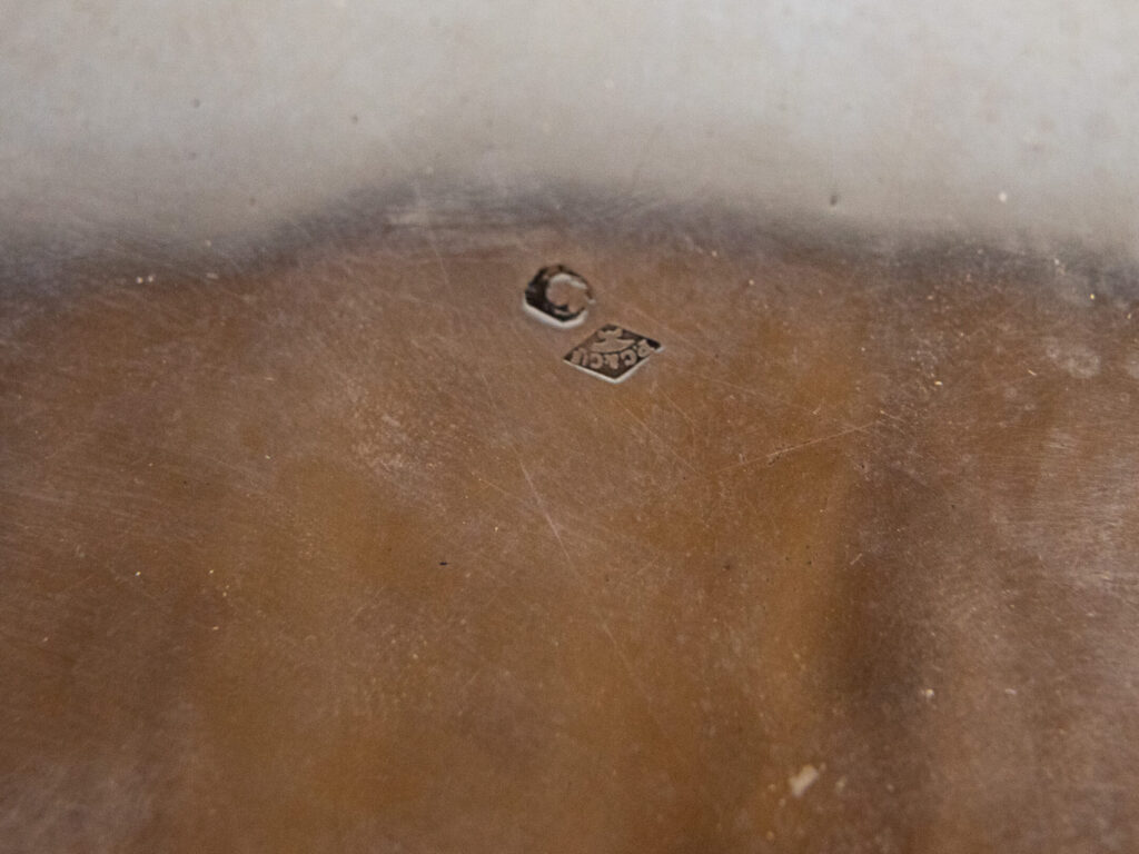 Антикварна срібна супниця