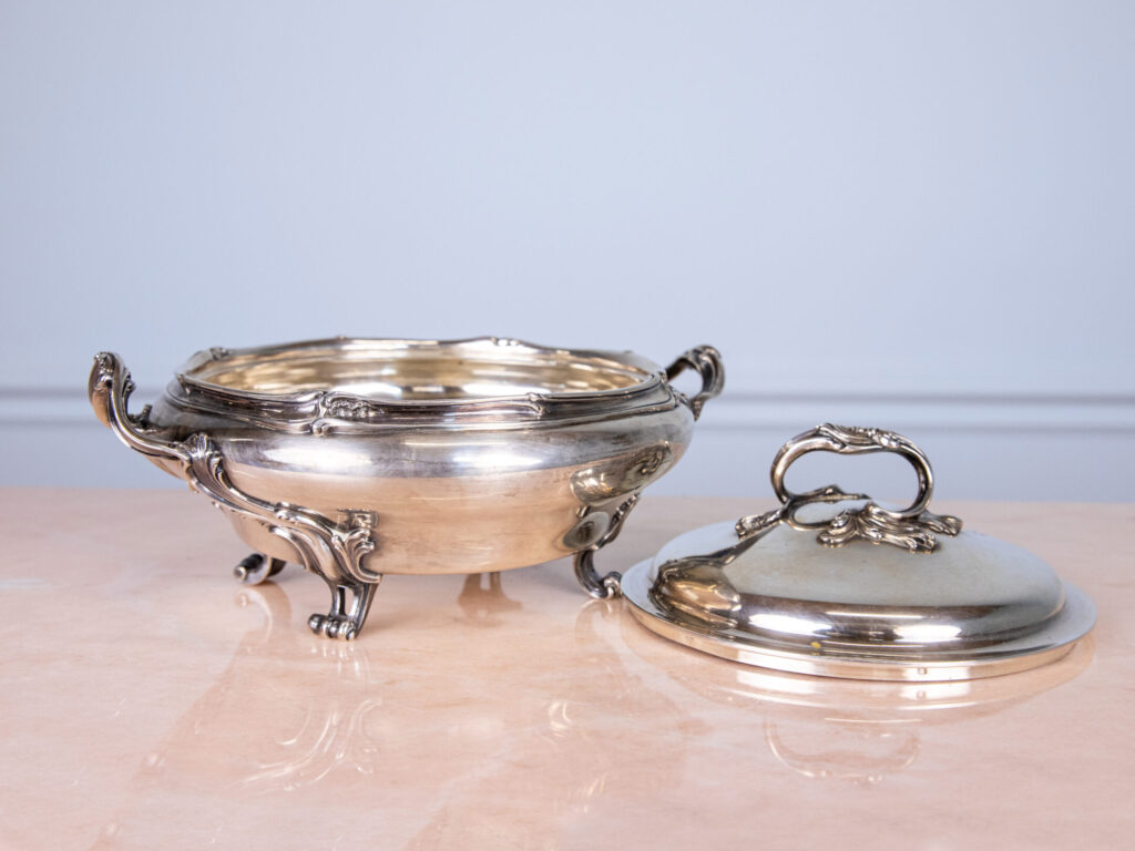 Антикварна срібна супниця