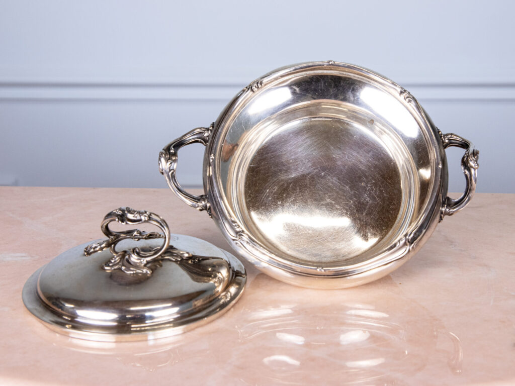 Антикварна срібна супниця