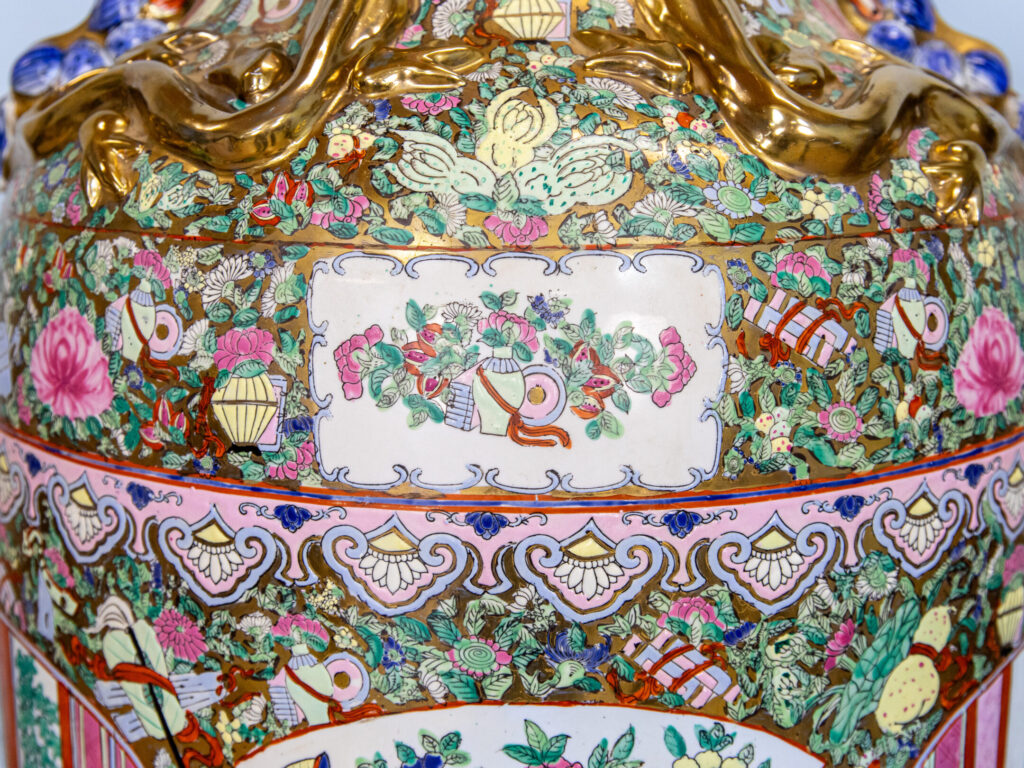 Вінтажні вази в стилі Rose Family