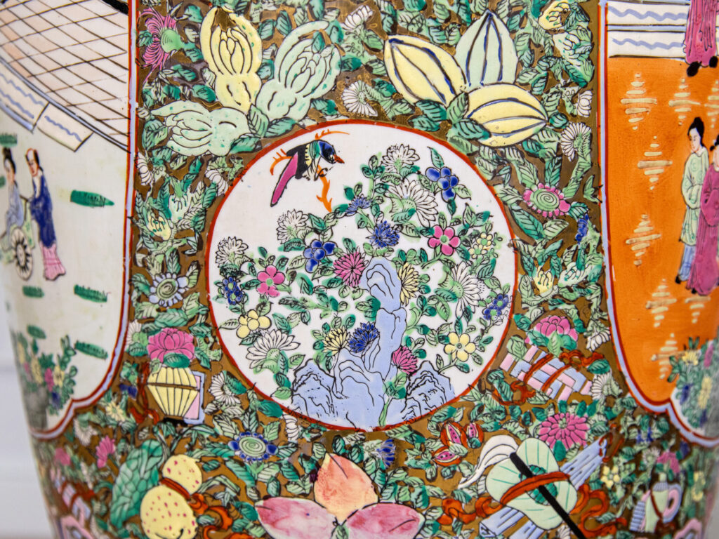 Вінтажні вази в стилі Rose Family