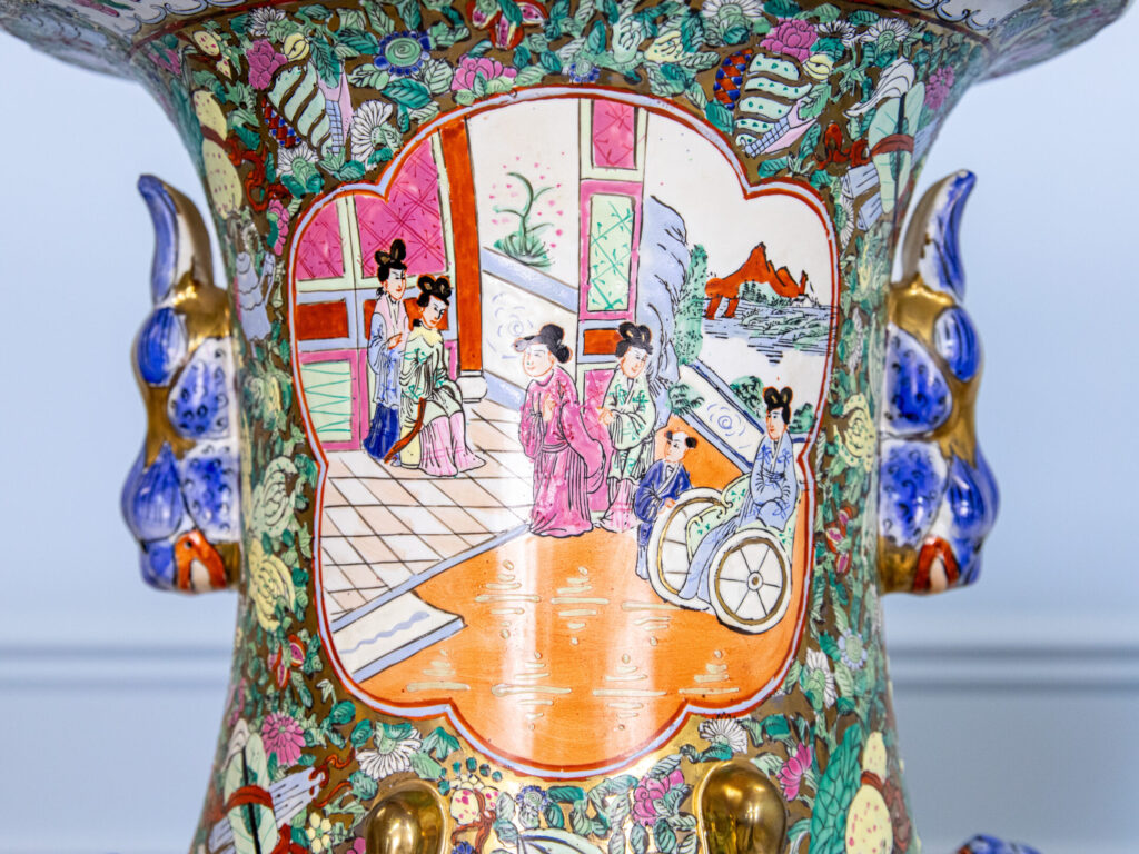 Вінтажні вази в стилі Rose Family