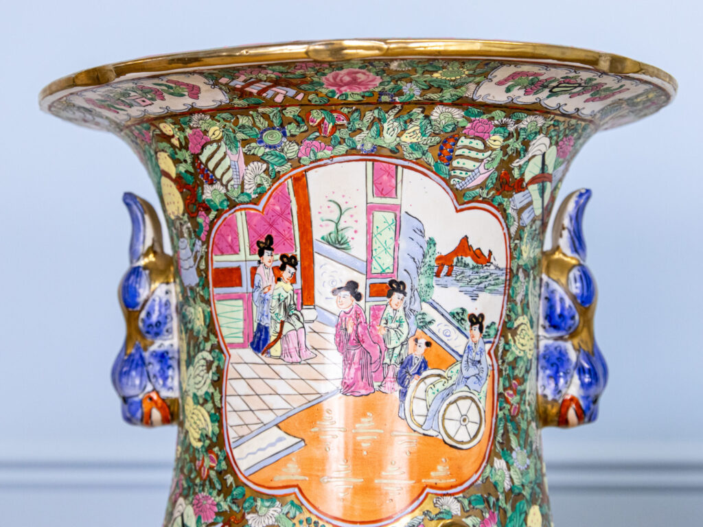 Вінтажні вази в стилі Rose Family