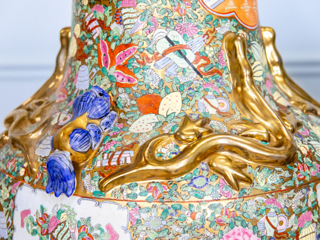 Вінтажні вази в стилі Rose Family