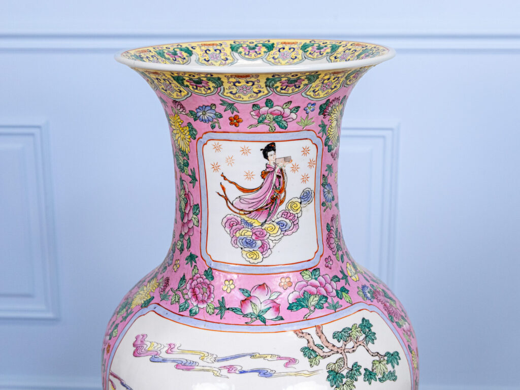 Вінтажна ваза в стилі Rose Family