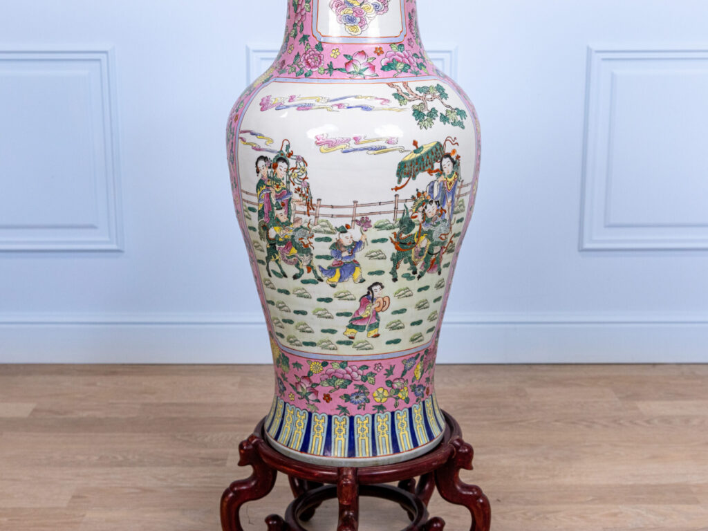 Вінтажна ваза в стилі Rose Family