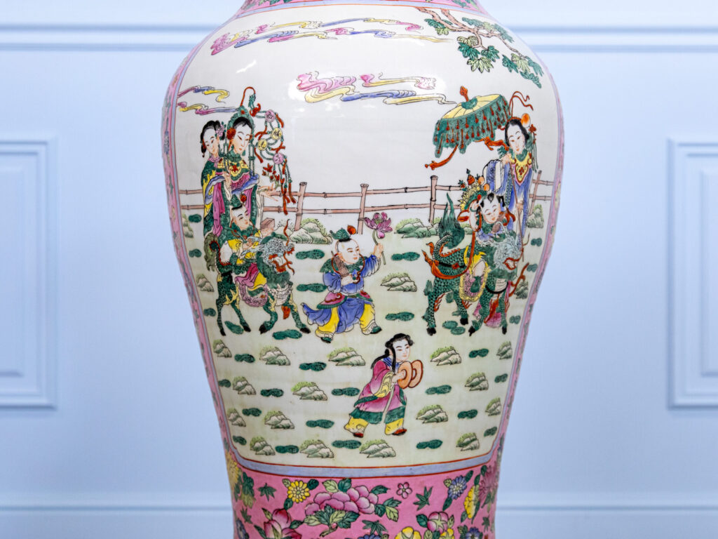 Вінтажна ваза в стилі Rose Family