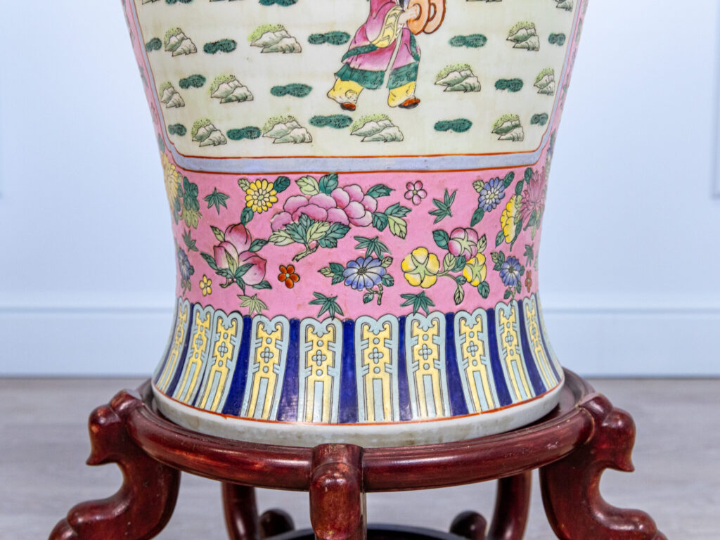 Вінтажна ваза в стилі Rose Family