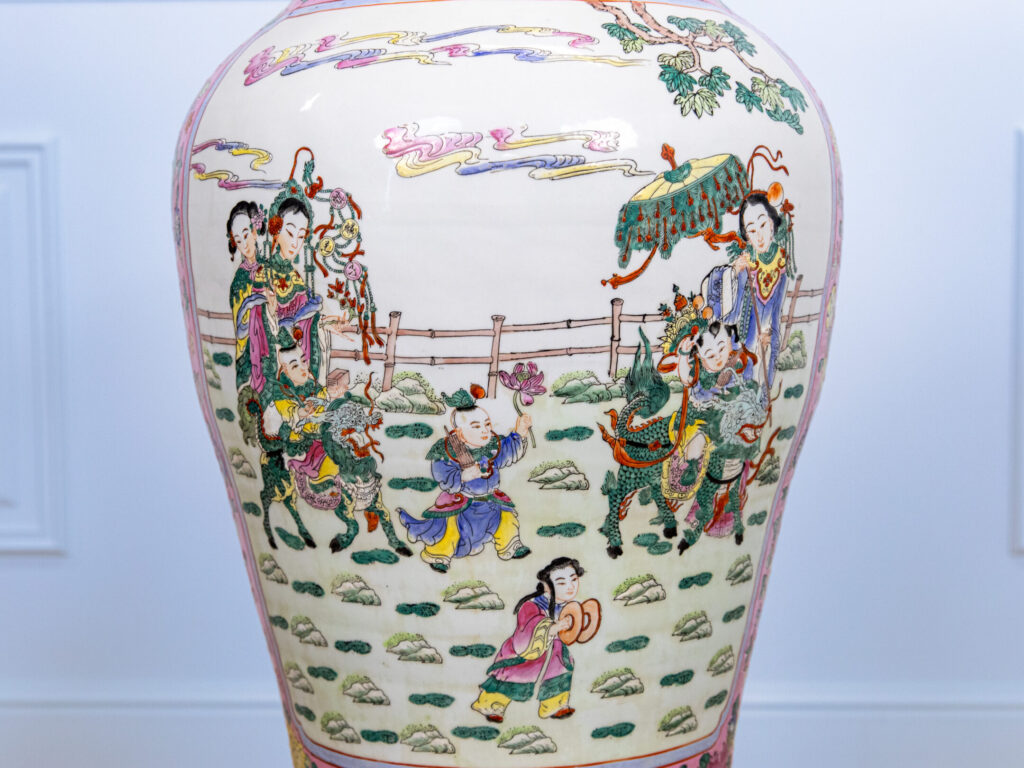 Вінтажна ваза в стилі Rose Family