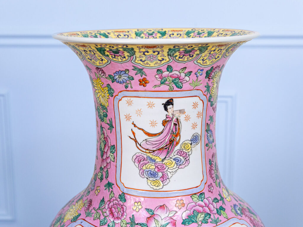 Вінтажна ваза в стилі Rose Family