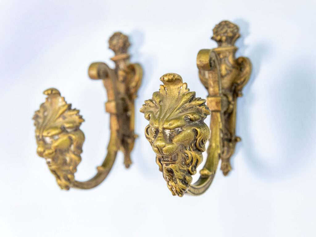 Антикварні тримачі для штор