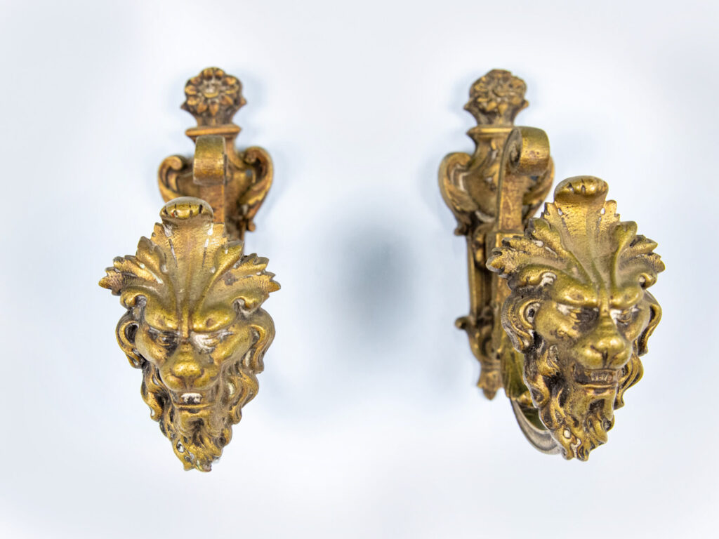 Антикварні тримачі для штор