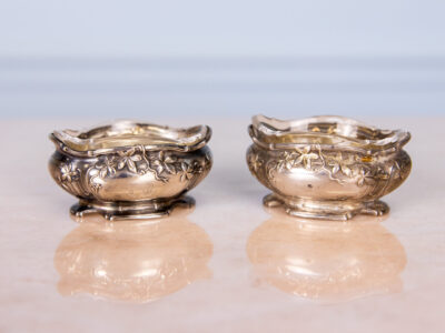 Антикварні срібні сільнички