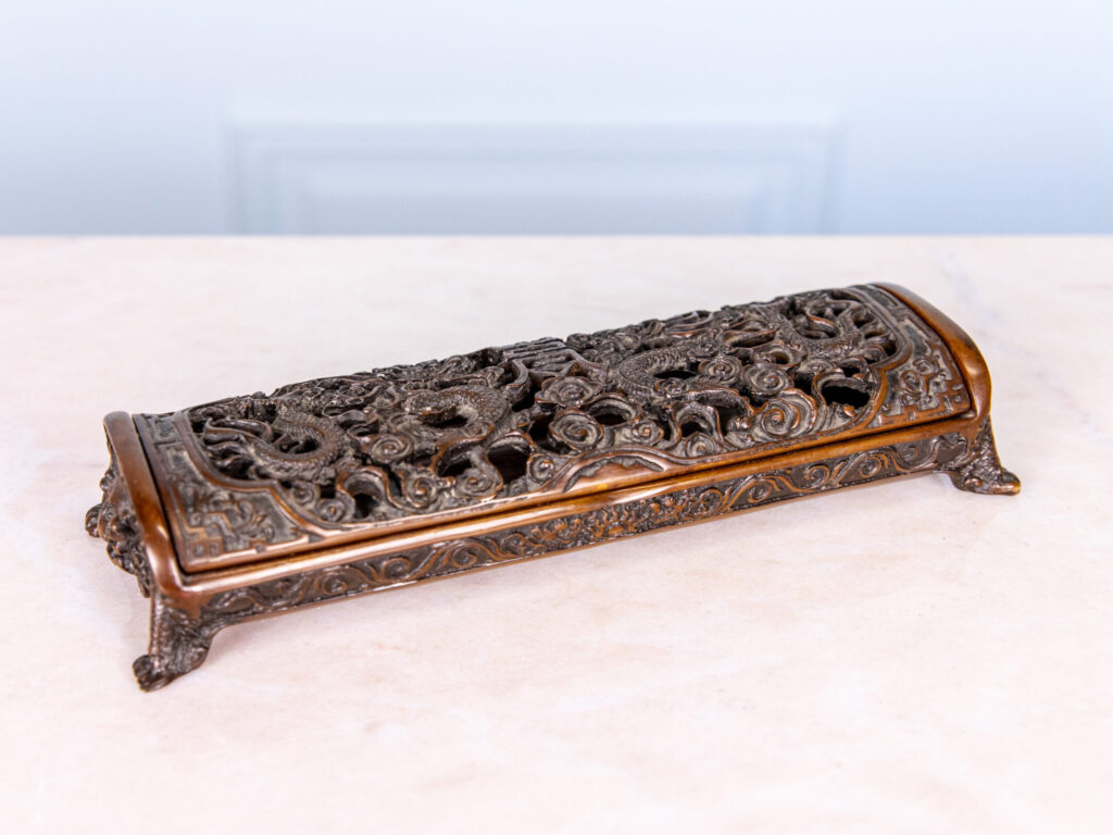 Антикварна шкатулка в східному стилі