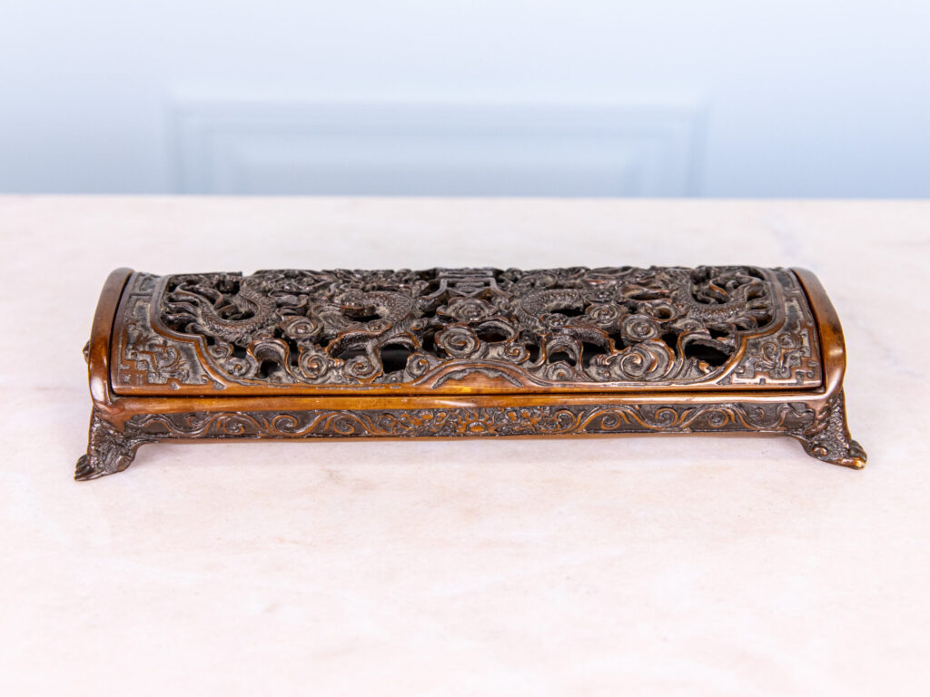 Антикварна шкатулка в східному стилі