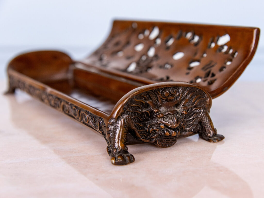 Антикварна шкатулка в східному стилі