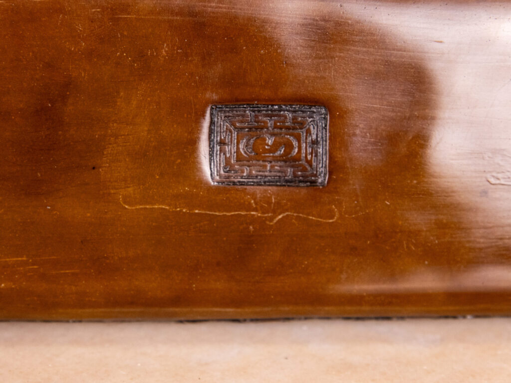 Антикварна шкатулка в східному стилі