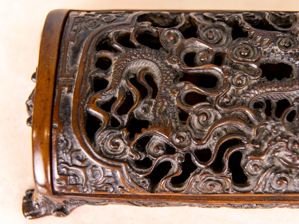 Антикварна шкатулка в східному стилі