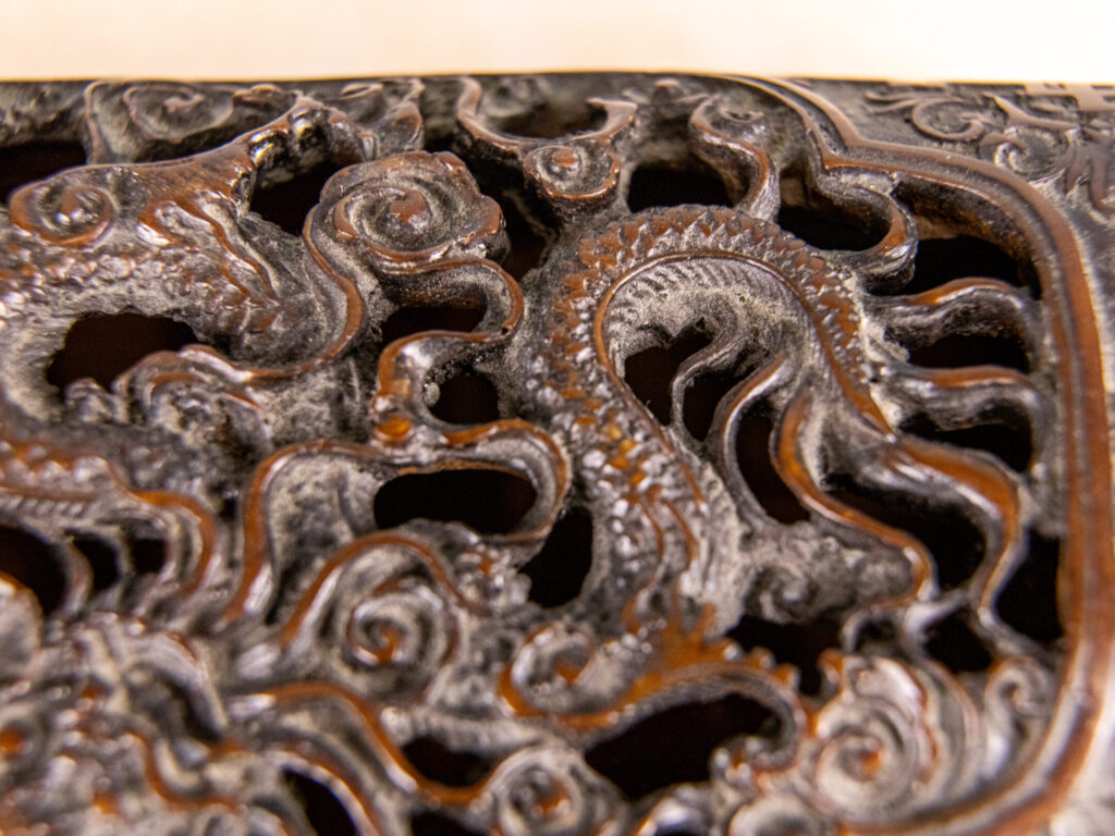 Антикварна шкатулка в східному стилі